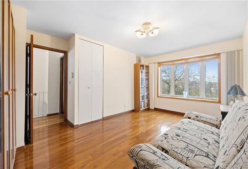 42 Narrows Road, Staten Island, New York 10305, 3 Bedrooms Bedrooms, ,3 BathroomsBathrooms,Residential,For Sale,Narrows,489117