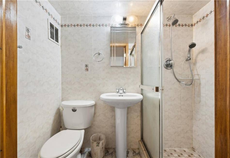 42 Narrows Road, Staten Island, New York 10305, 3 Bedrooms Bedrooms, ,3 BathroomsBathrooms,Residential,For Sale,Narrows,489117