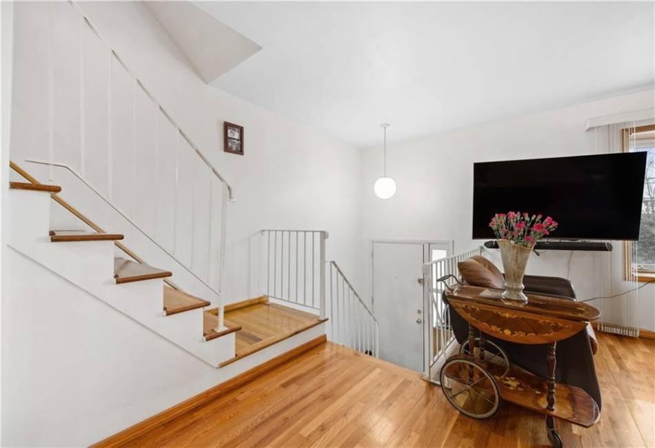 42 Narrows Road, Staten Island, New York 10305, 3 Bedrooms Bedrooms, ,3 BathroomsBathrooms,Residential,For Sale,Narrows,489117