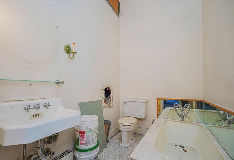 120 80th Street, New York, New York 10075, 2 Bedrooms Bedrooms, ,2 BathroomsBathrooms,Residential,For Sale,80th,489126