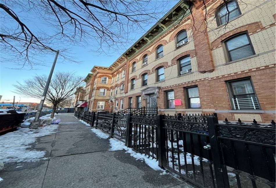 32-15 48th Street, Astoria, New York 11103, 18 Bedrooms Bedrooms, ,6 BathroomsBathrooms,Residential,For Sale,48th,489183