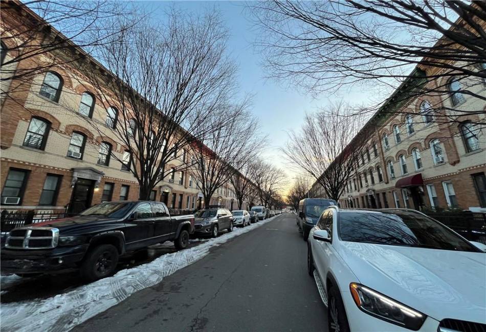 32-15 48th Street, Astoria, New York 11103, 18 Bedrooms Bedrooms, ,6 BathroomsBathrooms,Residential,For Sale,48th,489183
