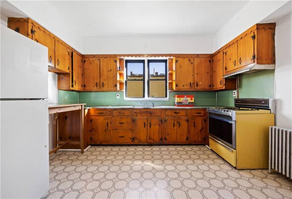 352 92nd Street, Brooklyn, New York 11209, 7 Bedrooms Bedrooms, ,2 BathroomsBathrooms,Residential,For Sale,92nd,489150