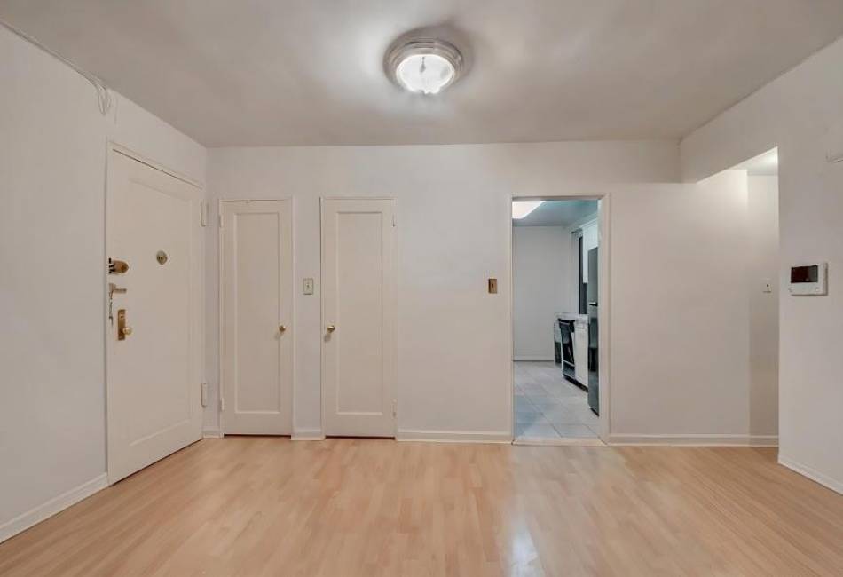 2140 Knapp Street, Brooklyn, New York 11229, 2 Bedrooms Bedrooms, ,1 BathroomBathrooms,Residential,For Sale,Knapp,489192