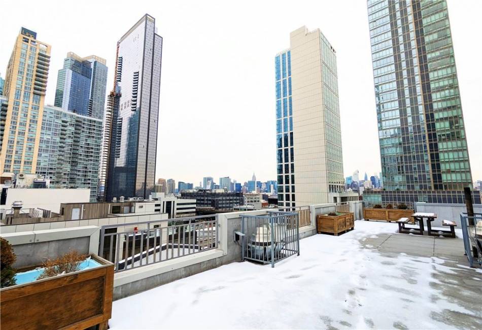 42-22 Crescent Street, Long Island City, New York 11101, 1 Bedroom Bedrooms, ,1 BathroomBathrooms,Residential,For Sale,Crescent,489213