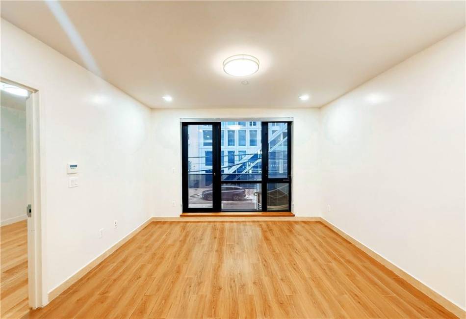 42-22 Crescent Street, Long Island City, New York 11101, 1 Bedroom Bedrooms, ,1 BathroomBathrooms,Residential,For Sale,Crescent,489213