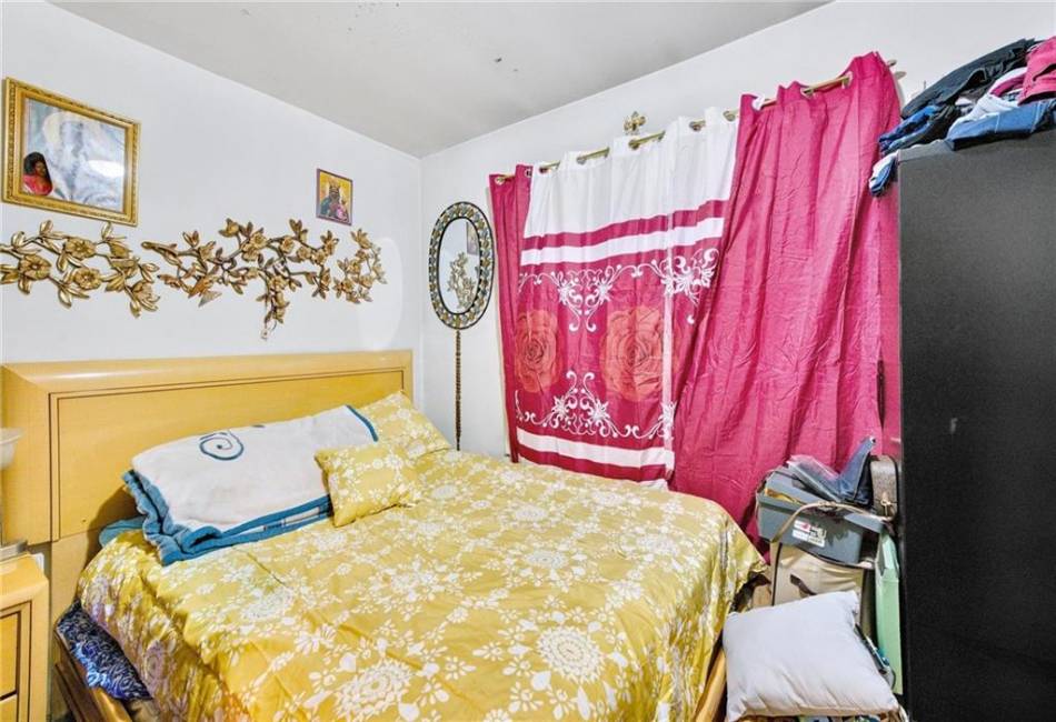 1904 Rockaway Parkway, Brooklyn, New York 11236, 6 Bedrooms Bedrooms, ,3 BathroomsBathrooms,Residential,For Sale,Rockaway,489116