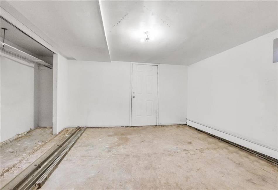 1904 Rockaway Parkway, Brooklyn, New York 11236, 6 Bedrooms Bedrooms, ,3 BathroomsBathrooms,Residential,For Sale,Rockaway,489116