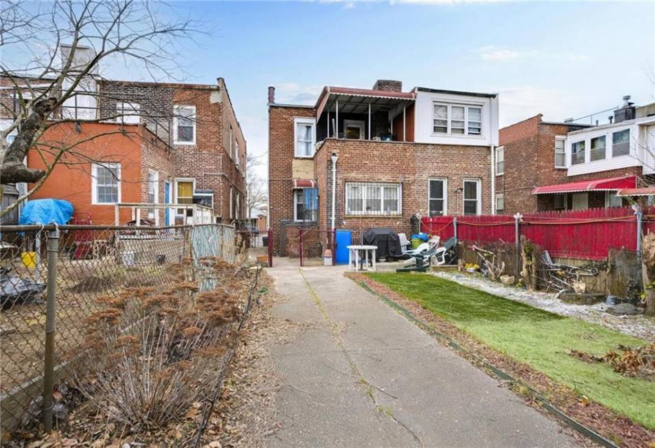 1904 Rockaway Parkway, Brooklyn, New York 11236, 6 Bedrooms Bedrooms, ,3 BathroomsBathrooms,Residential,For Sale,Rockaway,489116