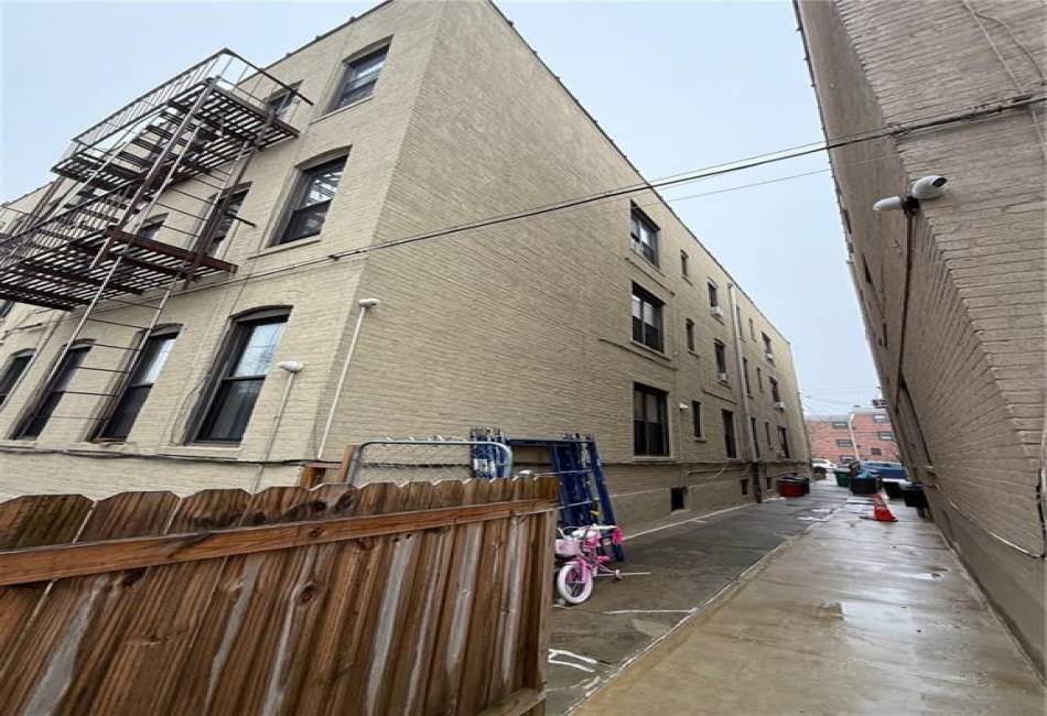 2319 Avenue Z, Brooklyn, New York 11235, 11 Bedrooms Bedrooms, ,6 BathroomsBathrooms,Residential,For Sale,Avenue Z,489220
