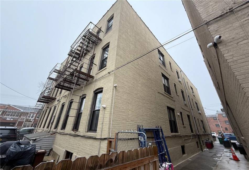 2319 Avenue Z, Brooklyn, New York 11235, 11 Bedrooms Bedrooms, ,6 BathroomsBathrooms,Residential,For Sale,Avenue Z,489220
