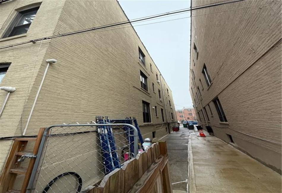 2319 Avenue Z, Brooklyn, New York 11235, 11 Bedrooms Bedrooms, ,6 BathroomsBathrooms,Residential,For Sale,Avenue Z,489220