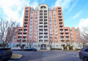 40 Oceana Dr West, Brooklyn, New York 11235, 2 Bedrooms Bedrooms, ,2 BathroomsBathrooms,Residential,For Sale,Oceana Dr West,489266