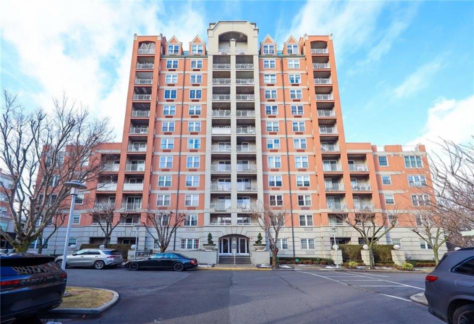 40 Oceana Dr West, Brooklyn, New York 11235, 2 Bedrooms Bedrooms, ,2 BathroomsBathrooms,Residential,For Sale,Oceana Dr West,489266