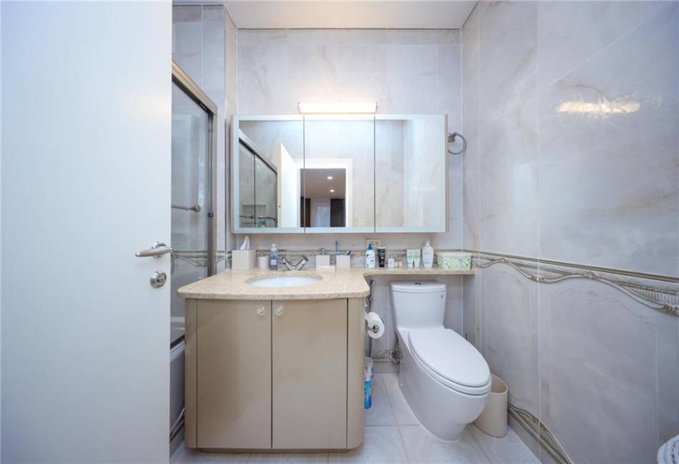 40 Oceana Dr West, Brooklyn, New York 11235, 2 Bedrooms Bedrooms, ,2 BathroomsBathrooms,Residential,For Sale,Oceana Dr West,489266