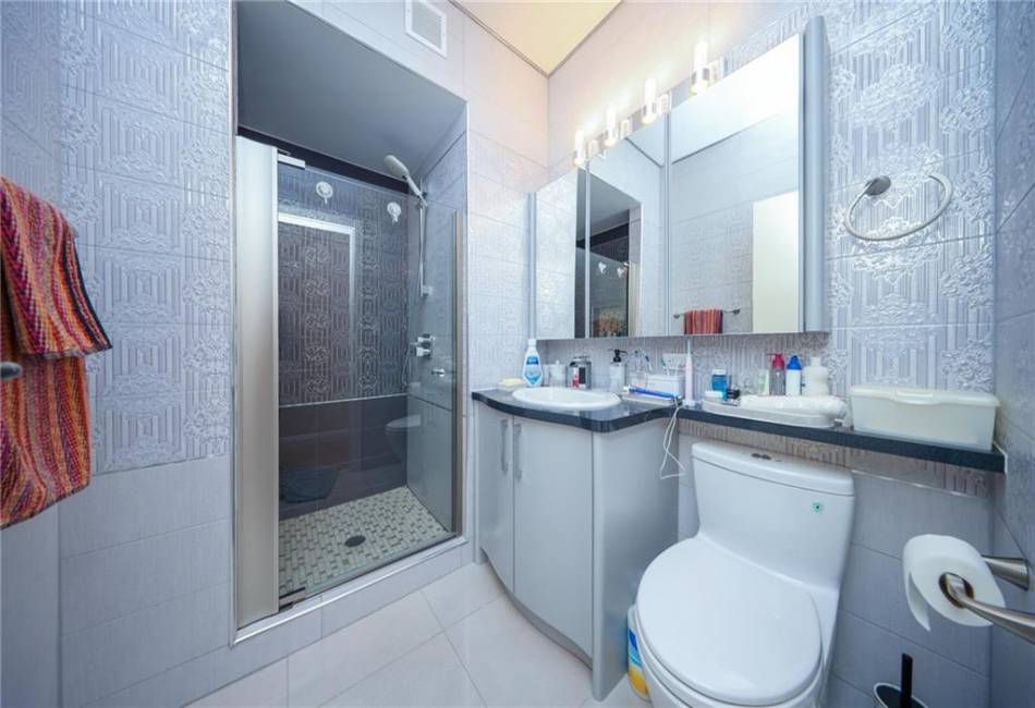 40 Oceana Dr West, Brooklyn, New York 11235, 2 Bedrooms Bedrooms, ,2 BathroomsBathrooms,Residential,For Sale,Oceana Dr West,489266