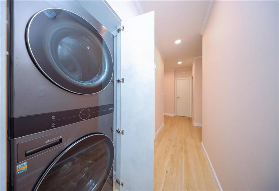 40 Oceana Dr West, Brooklyn, New York 11235, 2 Bedrooms Bedrooms, ,2 BathroomsBathrooms,Residential,For Sale,Oceana Dr West,489266
