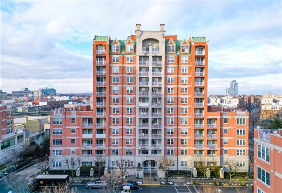 40 Oceana Dr West, Brooklyn, New York 11235, 2 Bedrooms Bedrooms, ,2 BathroomsBathrooms,Residential,For Sale,Oceana Dr West,489266