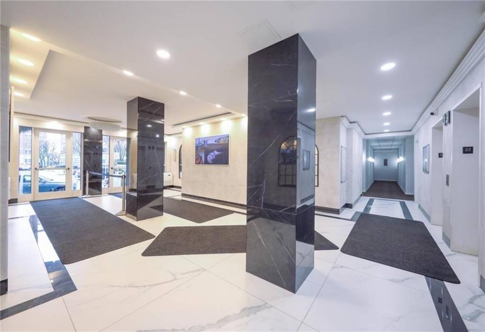 40 Oceana Dr West, Brooklyn, New York 11235, 2 Bedrooms Bedrooms, ,2 BathroomsBathrooms,Residential,For Sale,Oceana Dr West,489266