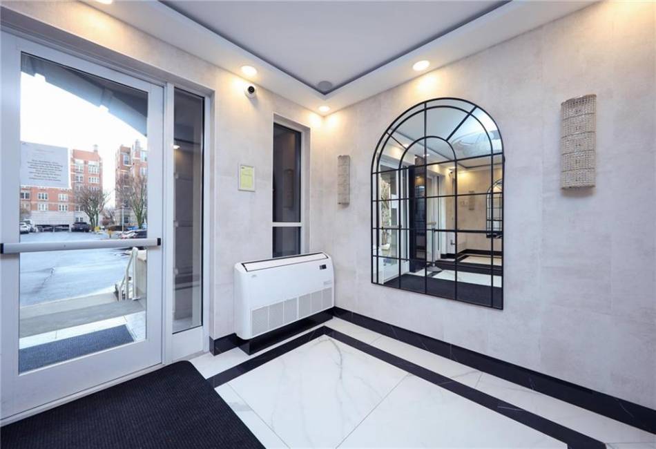40 Oceana Dr West, Brooklyn, New York 11235, 2 Bedrooms Bedrooms, ,2 BathroomsBathrooms,Residential,For Sale,Oceana Dr West,489266