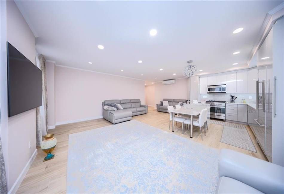 40 Oceana Dr West, Brooklyn, New York 11235, 2 Bedrooms Bedrooms, ,2 BathroomsBathrooms,Residential,For Sale,Oceana Dr West,489266