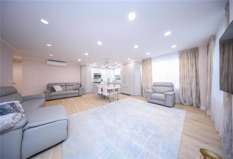 40 Oceana Dr West, Brooklyn, New York 11235, 2 Bedrooms Bedrooms, ,2 BathroomsBathrooms,Residential,For Sale,Oceana Dr West,489266