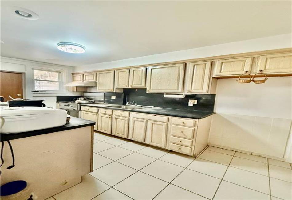 143 Bay 7th Street, Brooklyn, New York 11228, 4 Bedrooms Bedrooms, ,2 BathroomsBathrooms,Residential,For Sale,Bay 7th,489268
