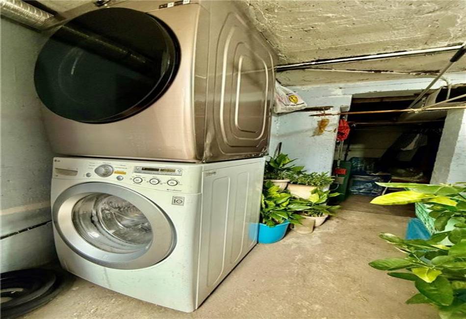 143 Bay 7th Street, Brooklyn, New York 11228, 4 Bedrooms Bedrooms, ,2 BathroomsBathrooms,Residential,For Sale,Bay 7th,489268