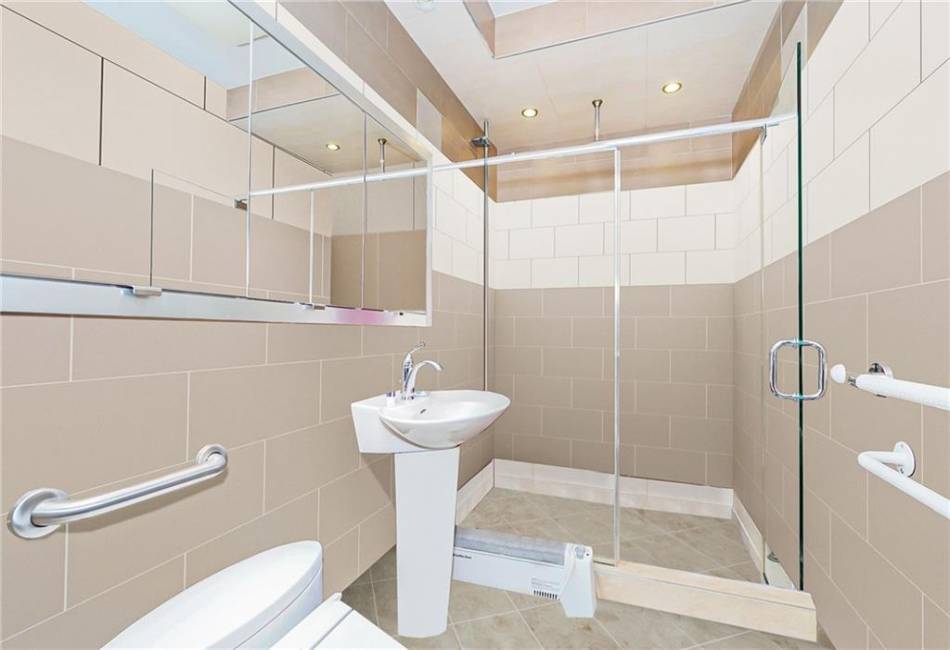 135 Oceana Drive, Brooklyn, New York 11235, 3 Bedrooms Bedrooms, ,3 BathroomsBathrooms,Residential,For Sale,Oceana,489275