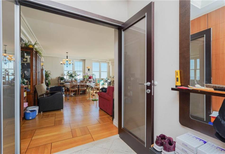 135 Oceana Drive, Brooklyn, New York 11235, 3 Bedrooms Bedrooms, ,3 BathroomsBathrooms,Residential,For Sale,Oceana,489275