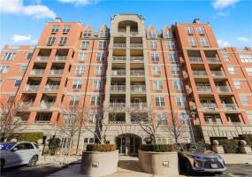 135 Oceana Drive, Brooklyn, New York 11235, 3 Bedrooms Bedrooms, ,3 BathroomsBathrooms,Residential,For Sale,Oceana,489275