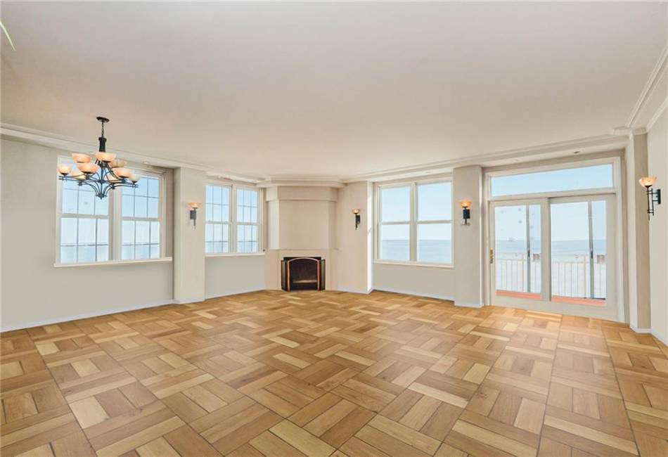 135 Oceana Drive, Brooklyn, New York 11235, 3 Bedrooms Bedrooms, ,3 BathroomsBathrooms,Residential,For Sale,Oceana,489275