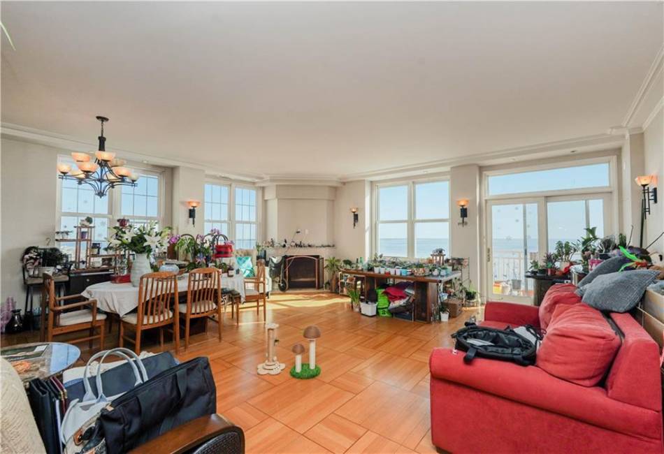 135 Oceana Drive, Brooklyn, New York 11235, 3 Bedrooms Bedrooms, ,3 BathroomsBathrooms,Residential,For Sale,Oceana,489275