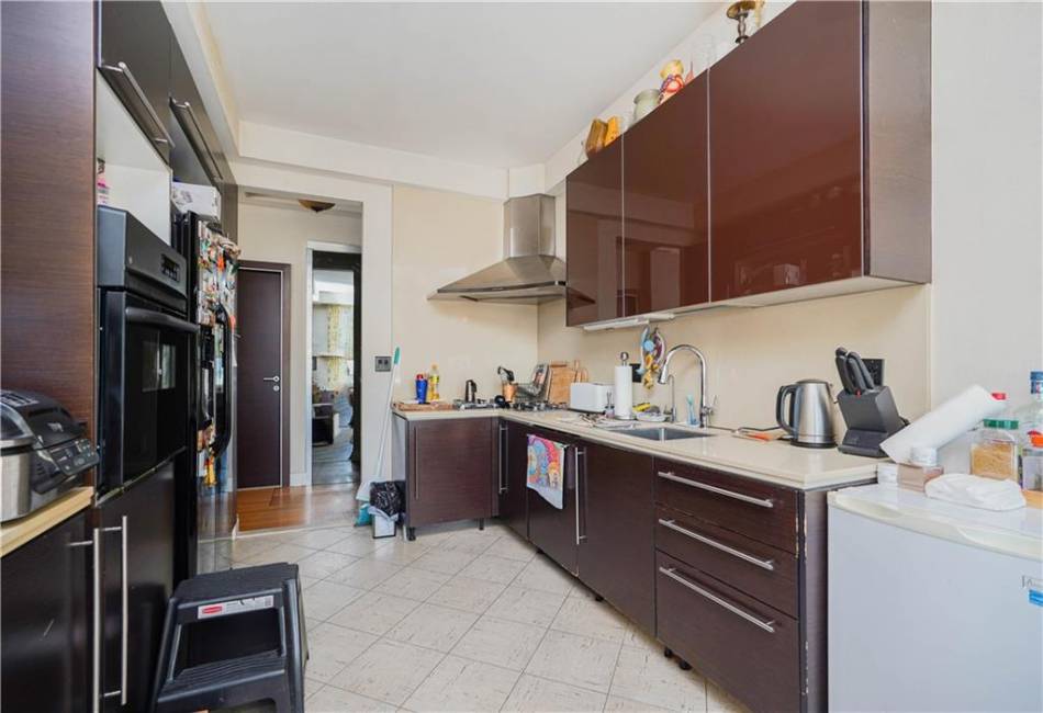 135 Oceana Drive, Brooklyn, New York 11235, 3 Bedrooms Bedrooms, ,3 BathroomsBathrooms,Residential,For Sale,Oceana,489275