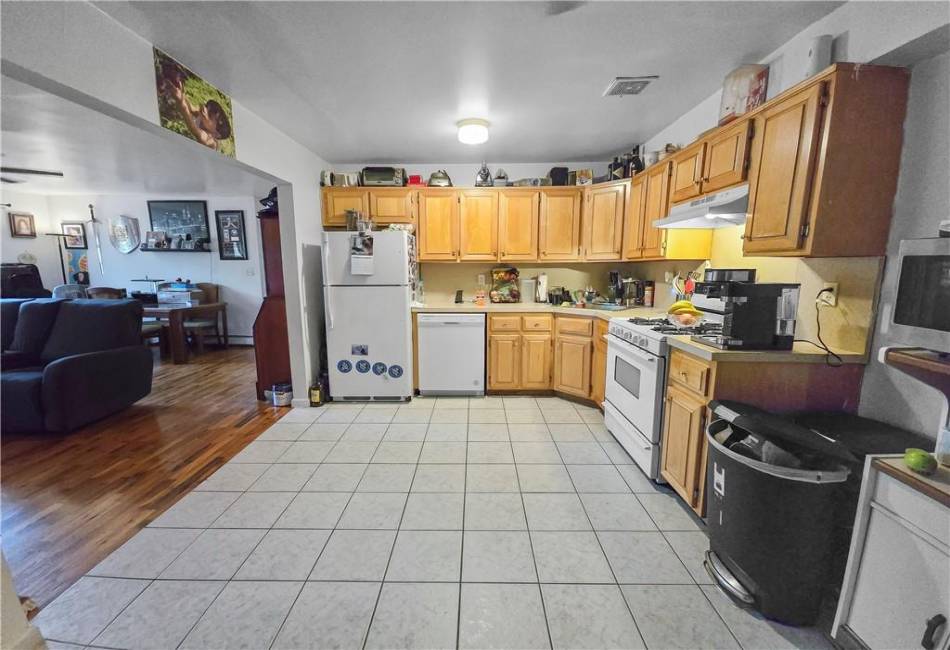 2737 Lawton Avenue, Bronx, New York 10465, 6 Bedrooms Bedrooms, ,4 BathroomsBathrooms,Residential,For Sale,Lawton,485393
