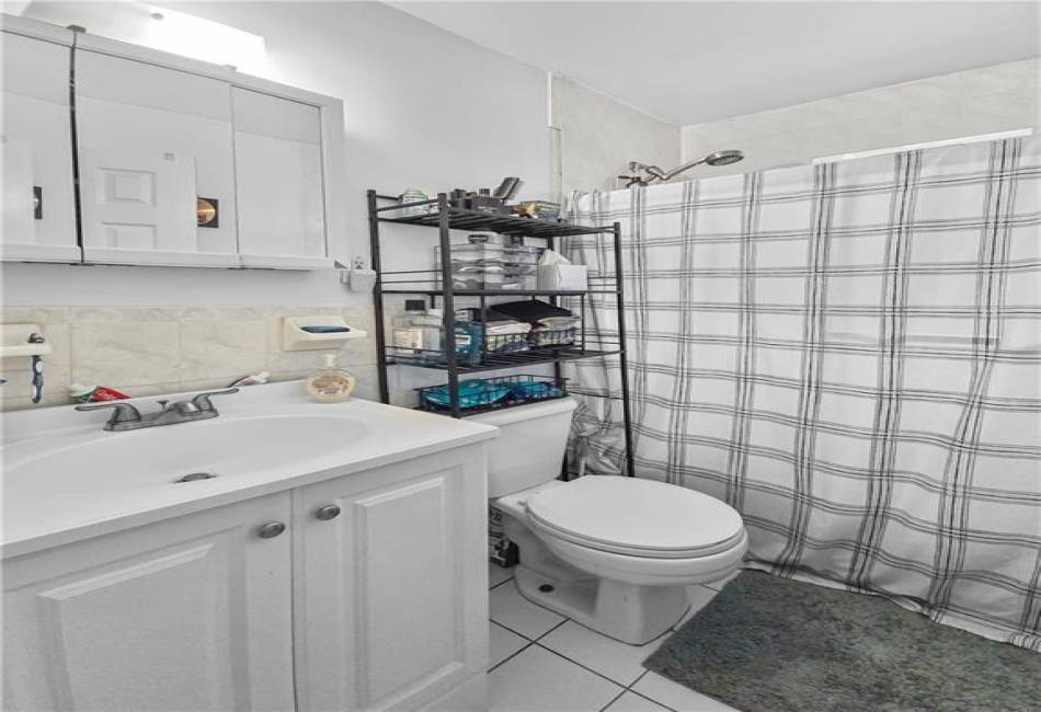 2737 Lawton Avenue, Bronx, New York 10465, 6 Bedrooms Bedrooms, ,4 BathroomsBathrooms,Residential,For Sale,Lawton,485393