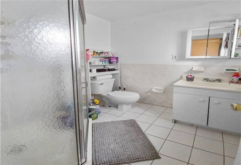 2737 Lawton Avenue, Bronx, New York 10465, 6 Bedrooms Bedrooms, ,4 BathroomsBathrooms,Residential,For Sale,Lawton,485393