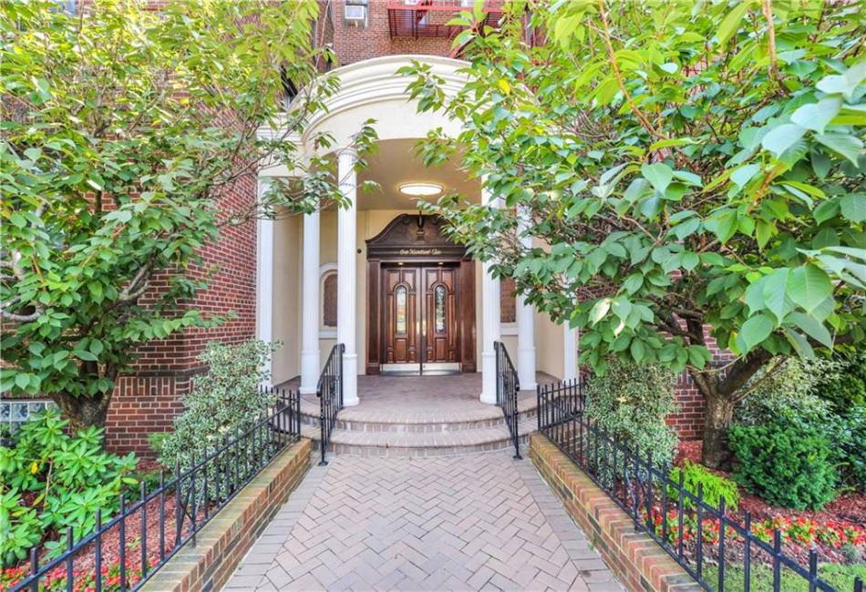 110 Shore Boulevard, Brooklyn, New York 11235, 1 Bedroom Bedrooms, ,1 BathroomBathrooms,Residential,For Sale,Shore,489273