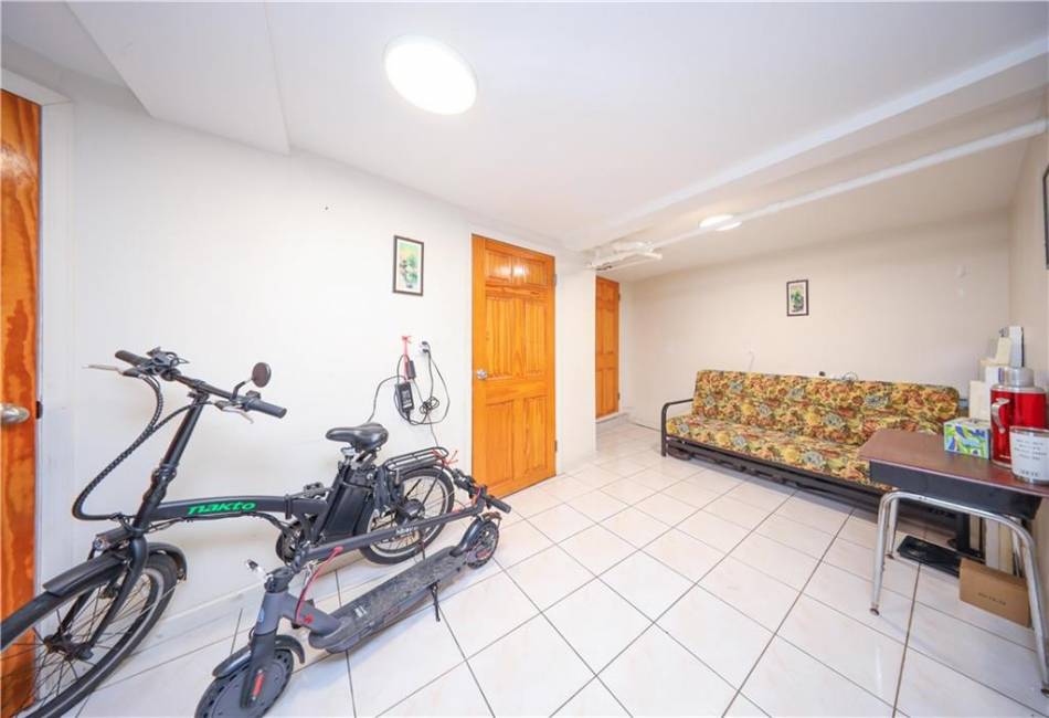 152 Neptune Avenue, Brooklyn, New York 11235, 4 Bedrooms Bedrooms, ,Residential,For Sale,Neptune,489281
