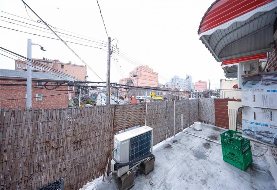 152 Neptune Avenue, Brooklyn, New York 11235, 4 Bedrooms Bedrooms, ,Residential,For Sale,Neptune,489281