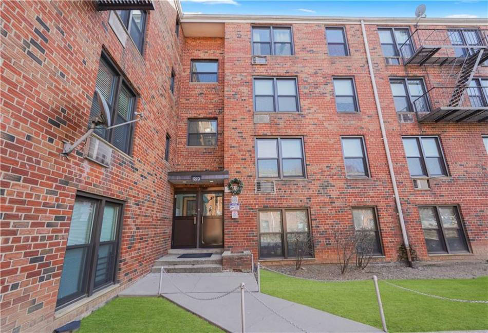 989 108th Street, Brooklyn, New York 11236, 1 Bedroom Bedrooms, ,1 BathroomBathrooms,Residential,For Sale,108th,489292