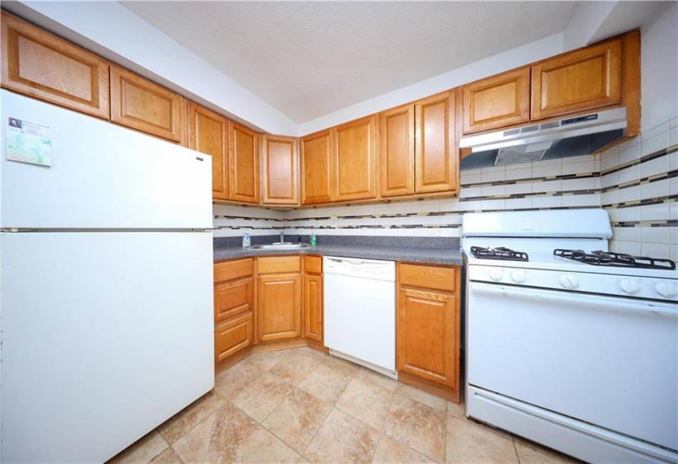 1910 Avenue V, Brooklyn, New York 11229, 2 Bedrooms Bedrooms, ,2 BathroomsBathrooms,Residential,For Sale,Avenue V,489336
