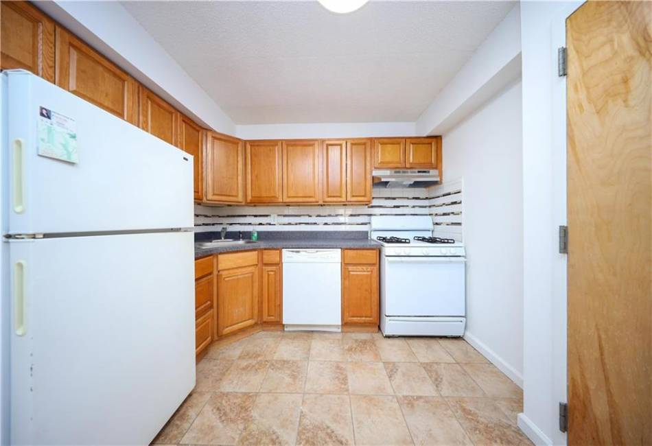 1910 Avenue V, Brooklyn, New York 11229, 2 Bedrooms Bedrooms, ,2 BathroomsBathrooms,Residential,For Sale,Avenue V,489336