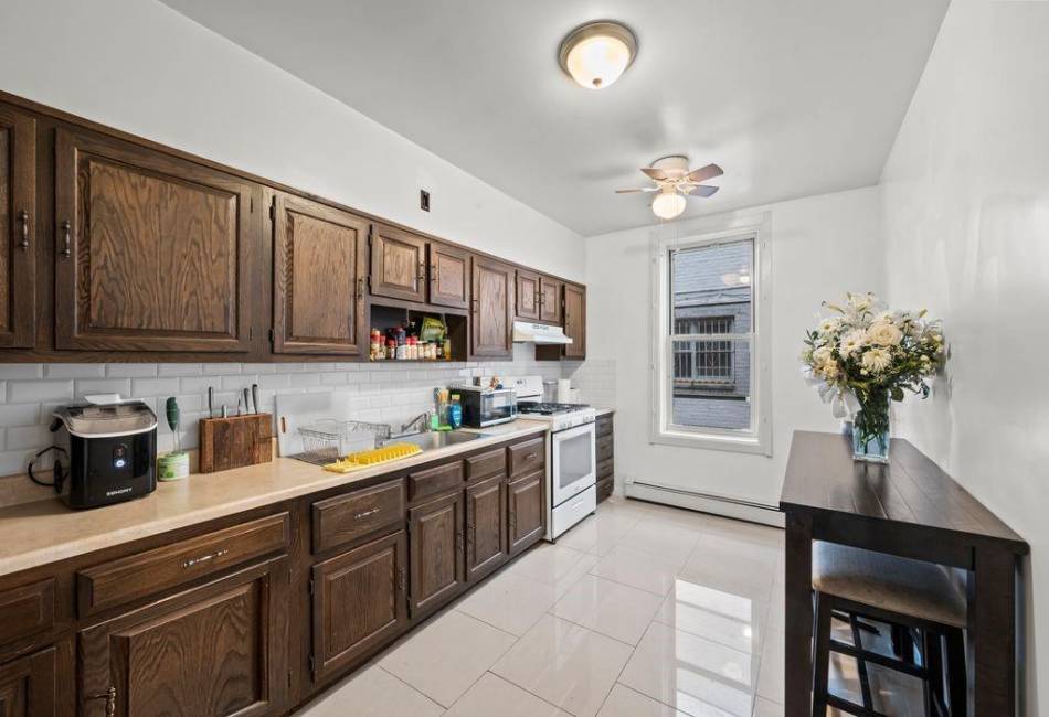 1741 73rd Street, Brooklyn, New York 11204, 10 Bedrooms Bedrooms, ,6 BathroomsBathrooms,Residential,For Sale,73rd,489348