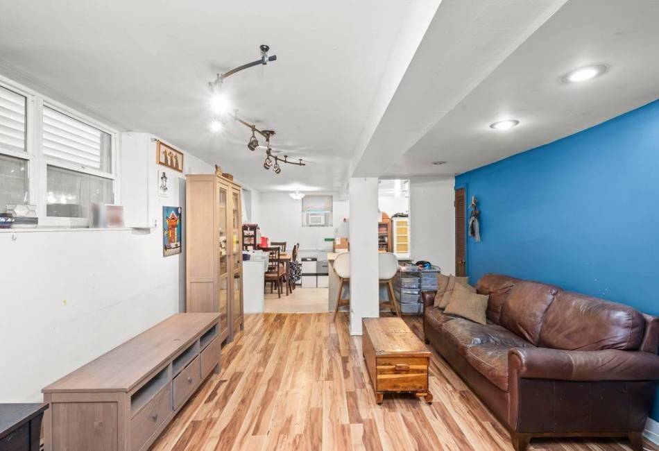1741 73rd Street, Brooklyn, New York 11204, 10 Bedrooms Bedrooms, ,6 BathroomsBathrooms,Residential,For Sale,73rd,489348