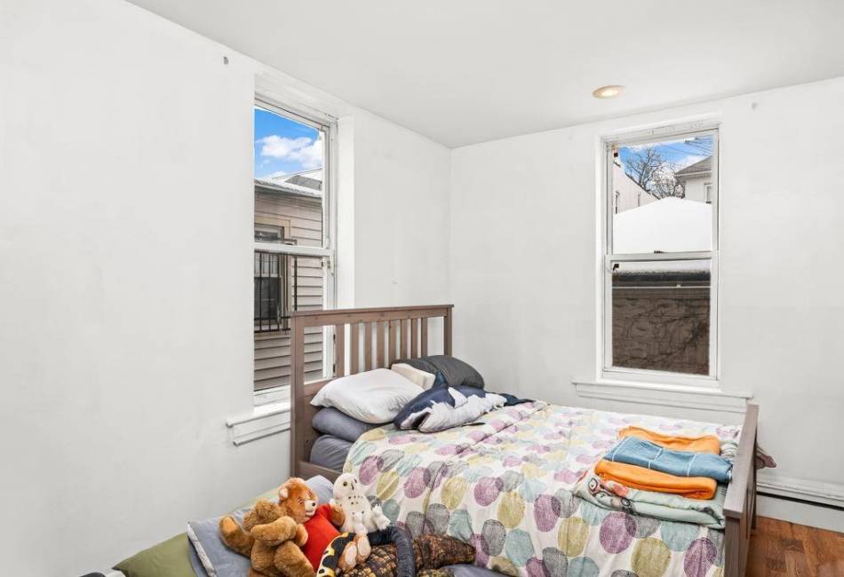 1741 73rd Street, Brooklyn, New York 11204, 10 Bedrooms Bedrooms, ,6 BathroomsBathrooms,Residential,For Sale,73rd,489348