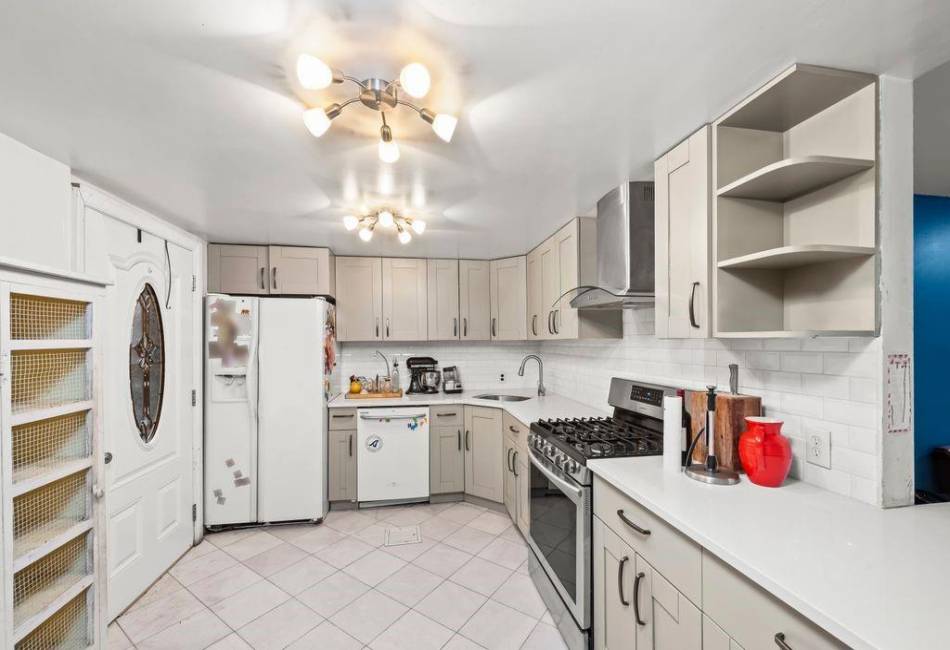 1741 73rd Street, Brooklyn, New York 11204, 10 Bedrooms Bedrooms, ,6 BathroomsBathrooms,Residential,For Sale,73rd,489348