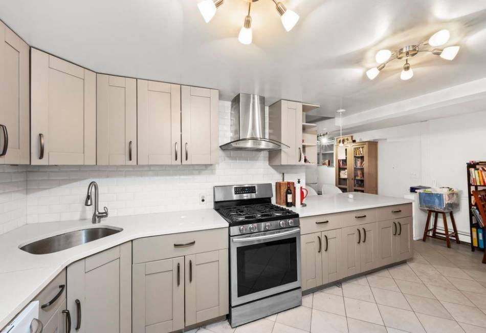 1741 73rd Street, Brooklyn, New York 11204, 10 Bedrooms Bedrooms, ,6 BathroomsBathrooms,Residential,For Sale,73rd,489348