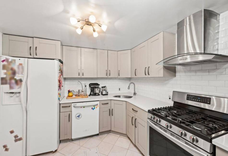1741 73rd Street, Brooklyn, New York 11204, 10 Bedrooms Bedrooms, ,6 BathroomsBathrooms,Residential,For Sale,73rd,489348