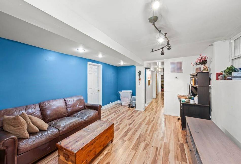 1741 73rd Street, Brooklyn, New York 11204, 10 Bedrooms Bedrooms, ,6 BathroomsBathrooms,Residential,For Sale,73rd,489348